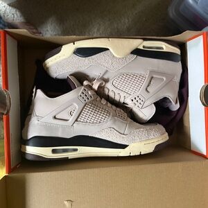 Nike Beige and Black Sneakers